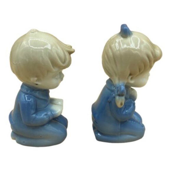 Vintage Pair of Kneeling Children Praying Blue Outfits Ceramic Japan - Picture 2 of 9